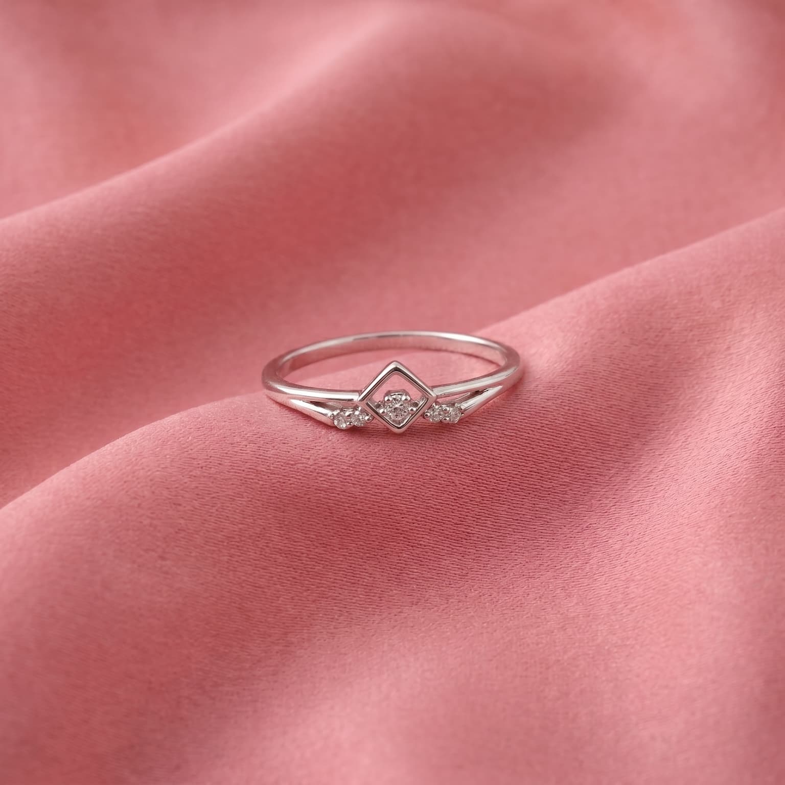 Kite Solitaire Ring 3