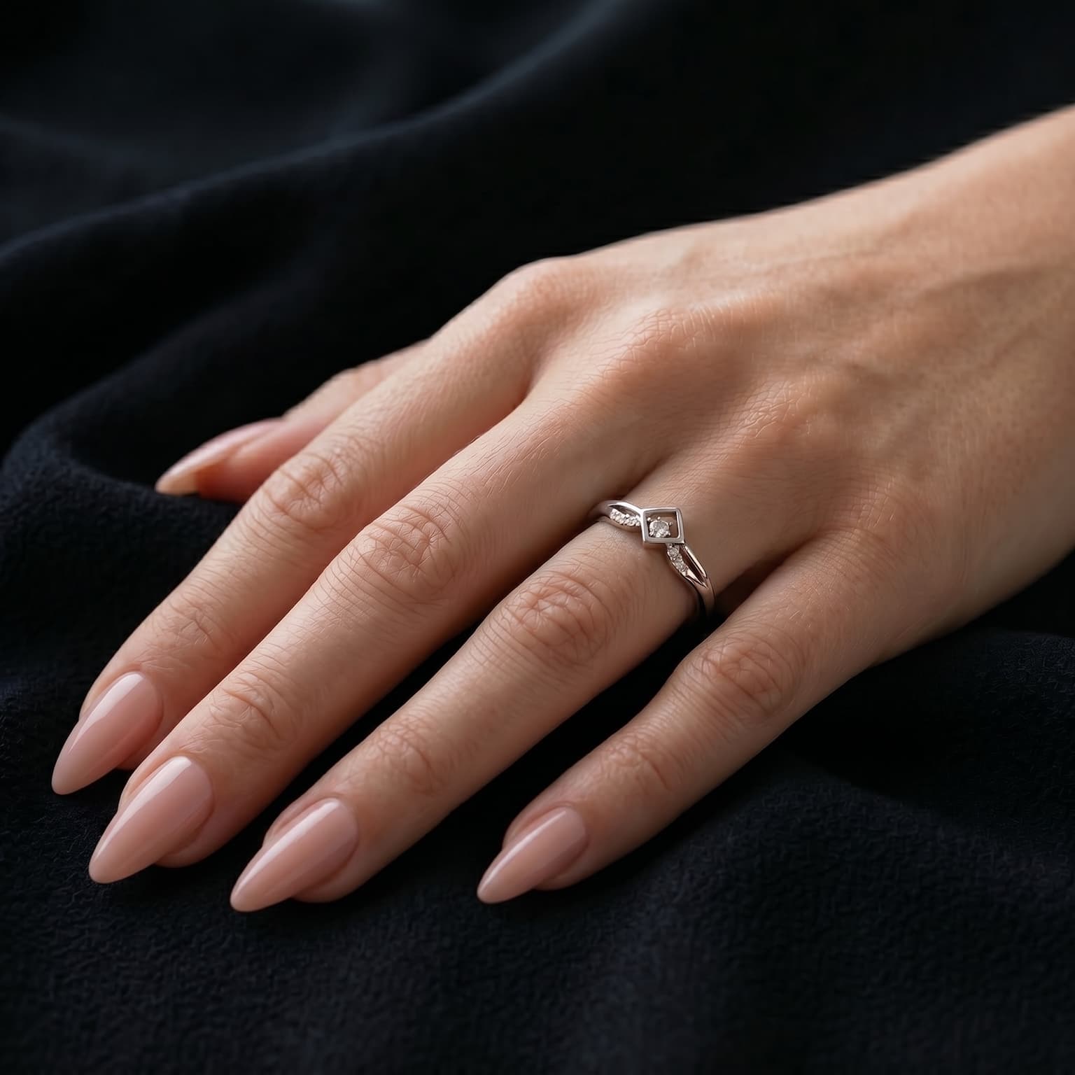 Kite Solitaire Ring 4
