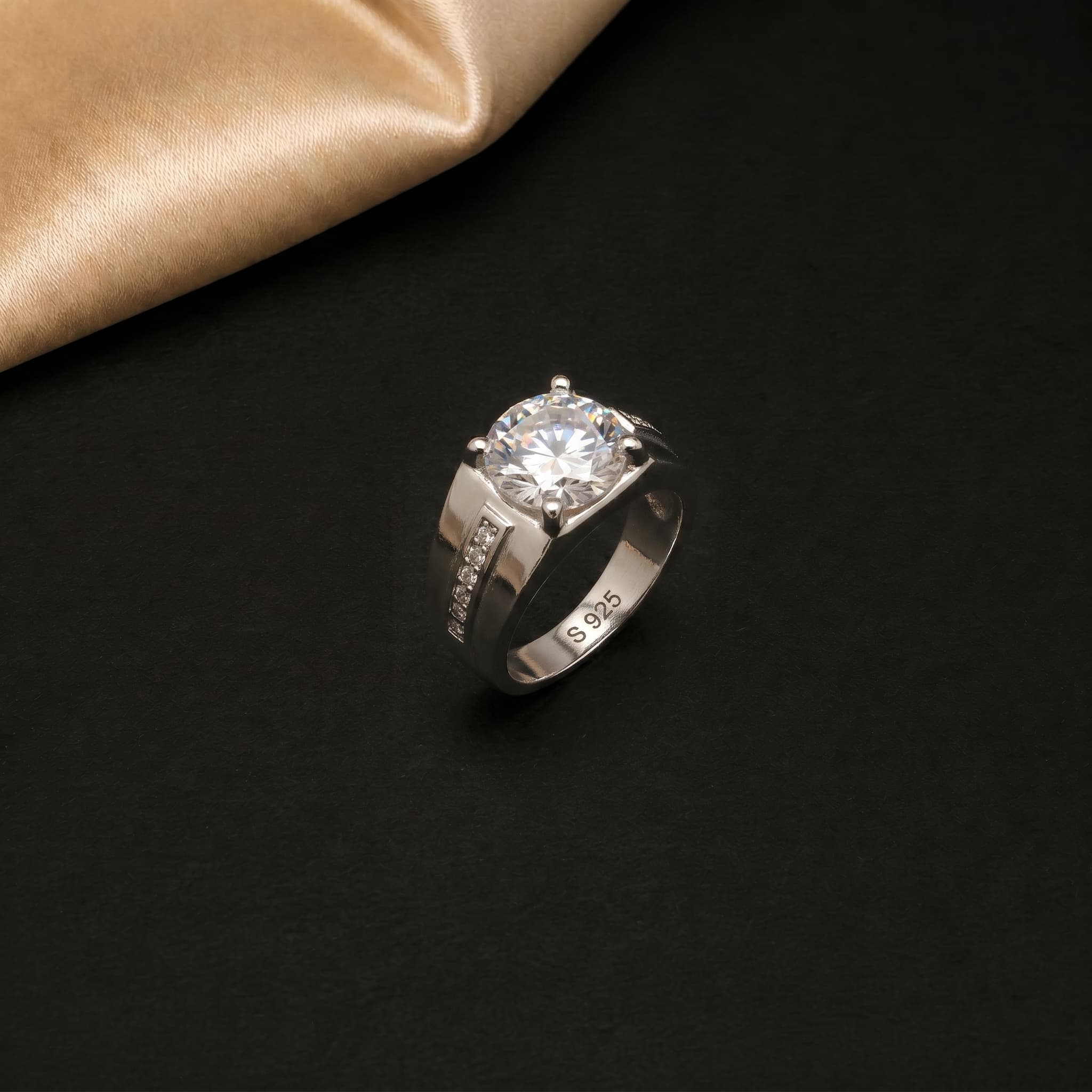 Round Solitaire Gents Ring